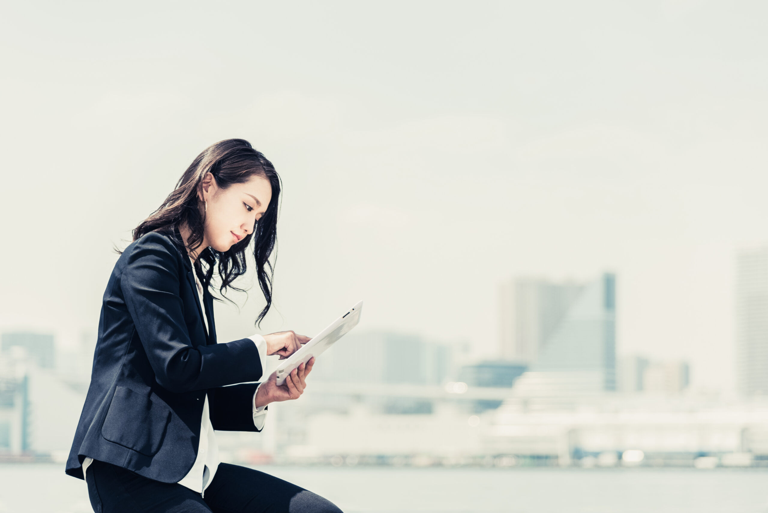 出版ブランディング戦略を考えるビジネスパーソン