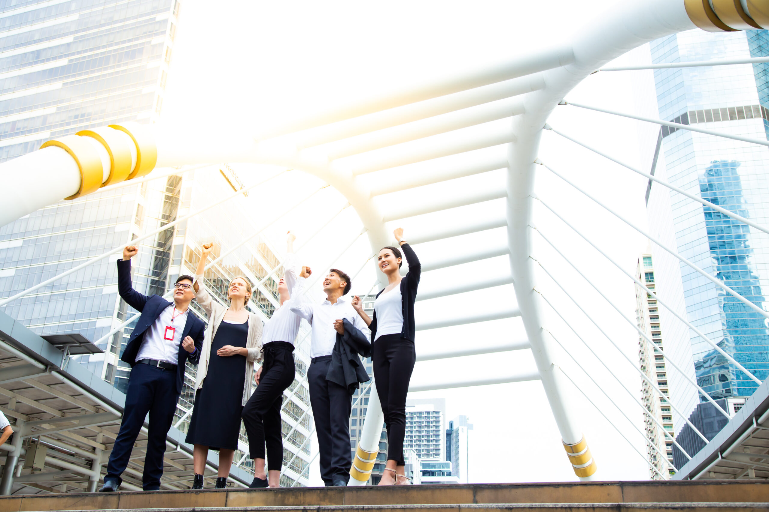 本を出版して権威性を高めた経営者・士業の成功事例